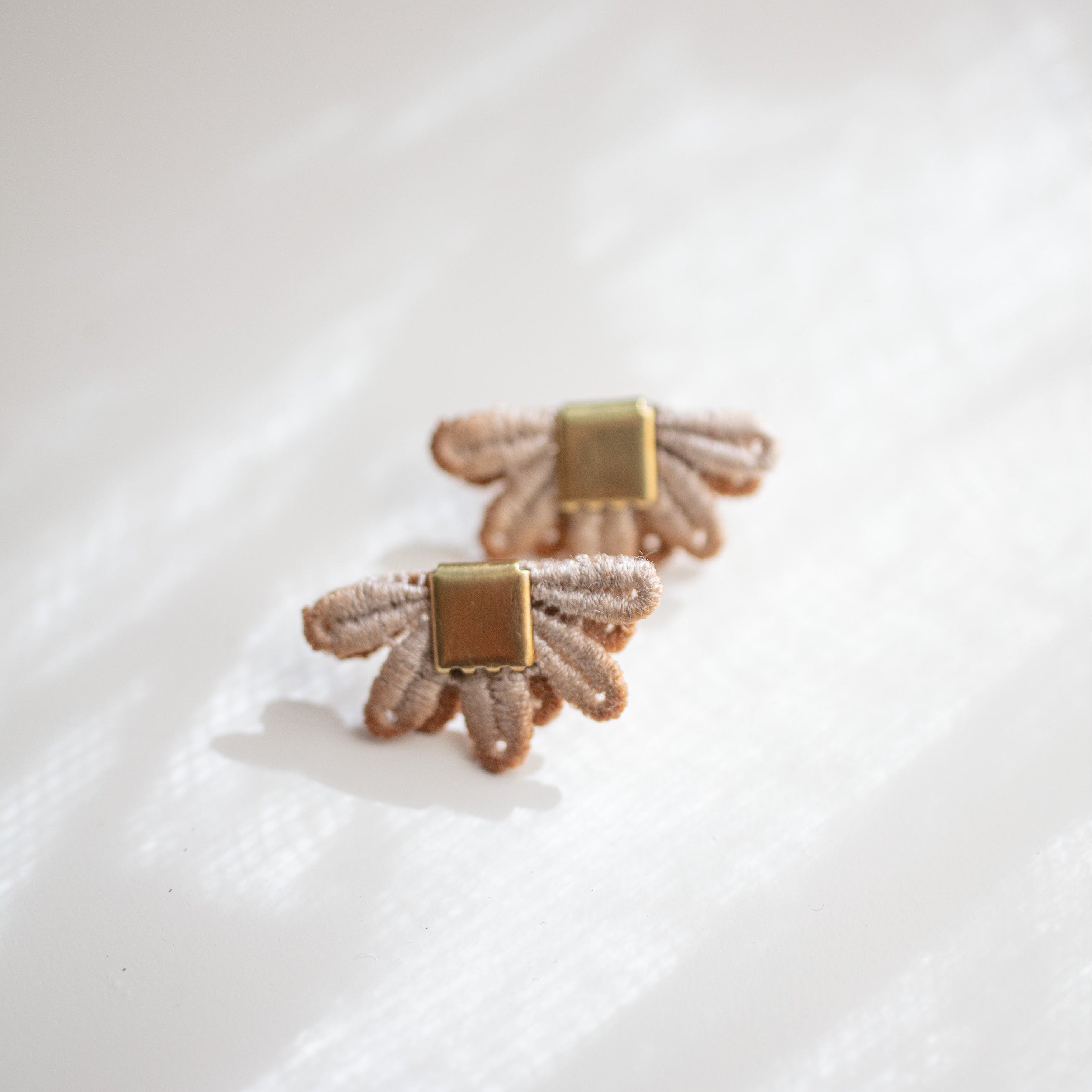 Larrea Earrings: Beige