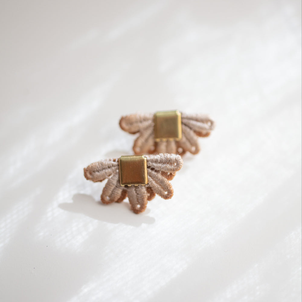 Larrea Earrings: Beige