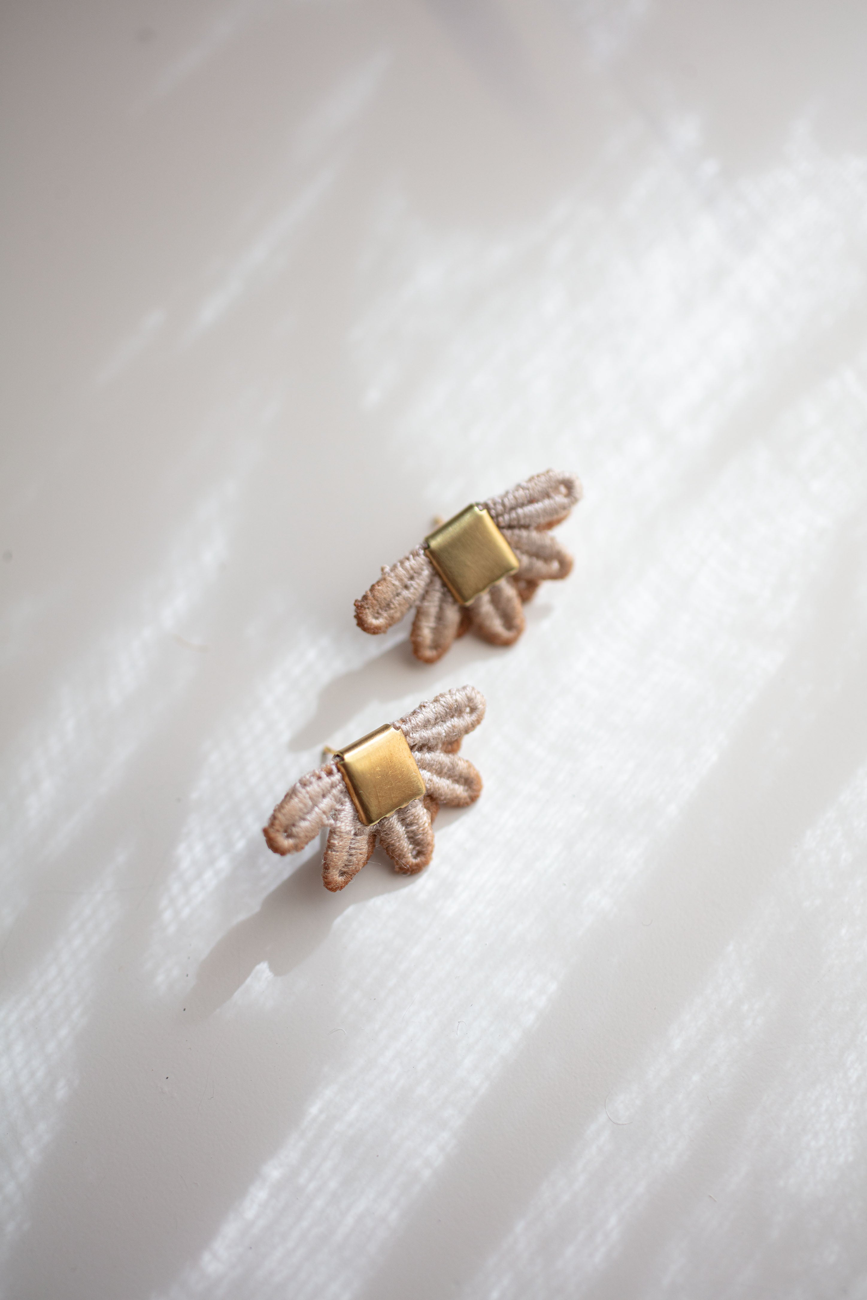 Larrea Earrings: Beige
