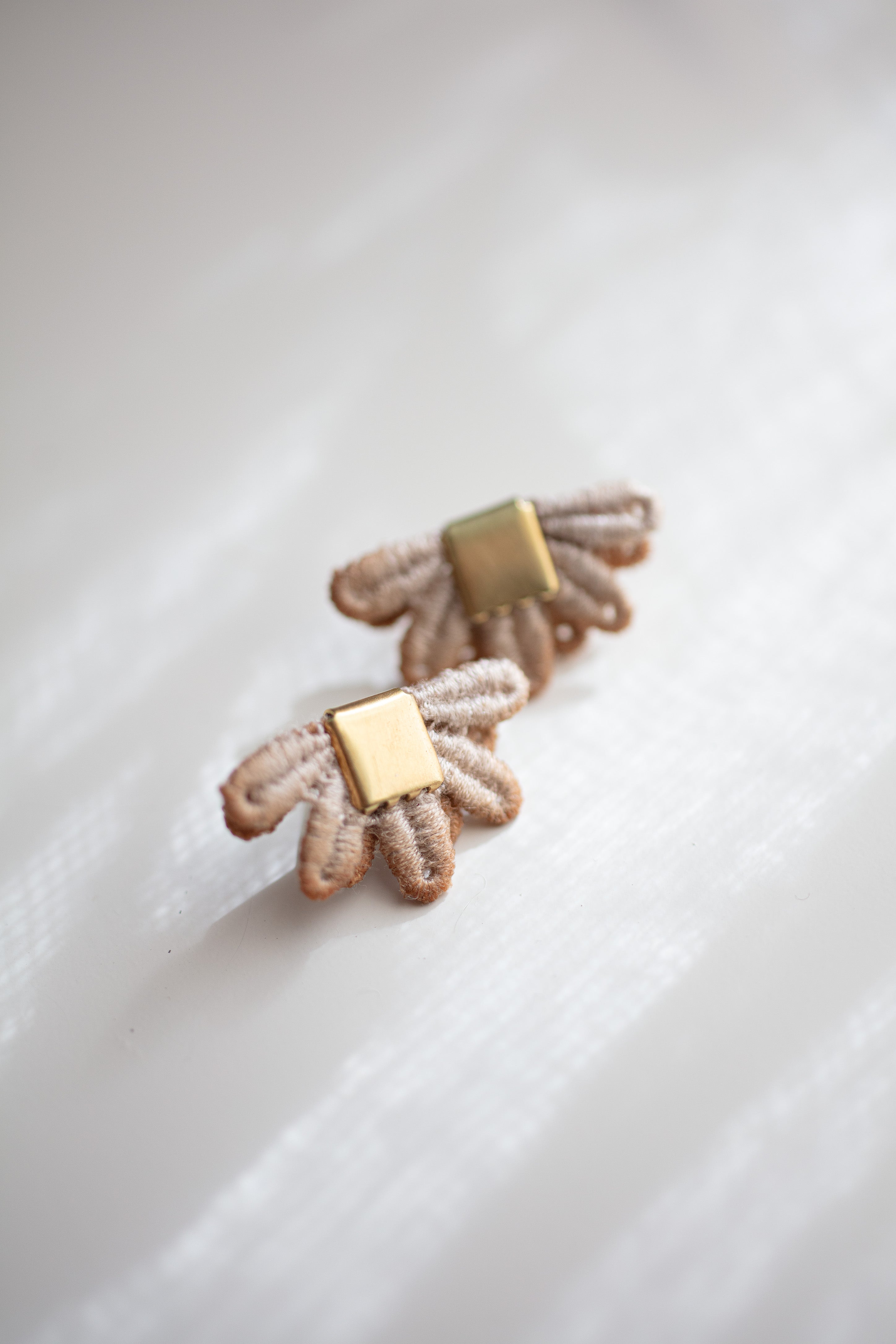 Larrea Earrings: Beige