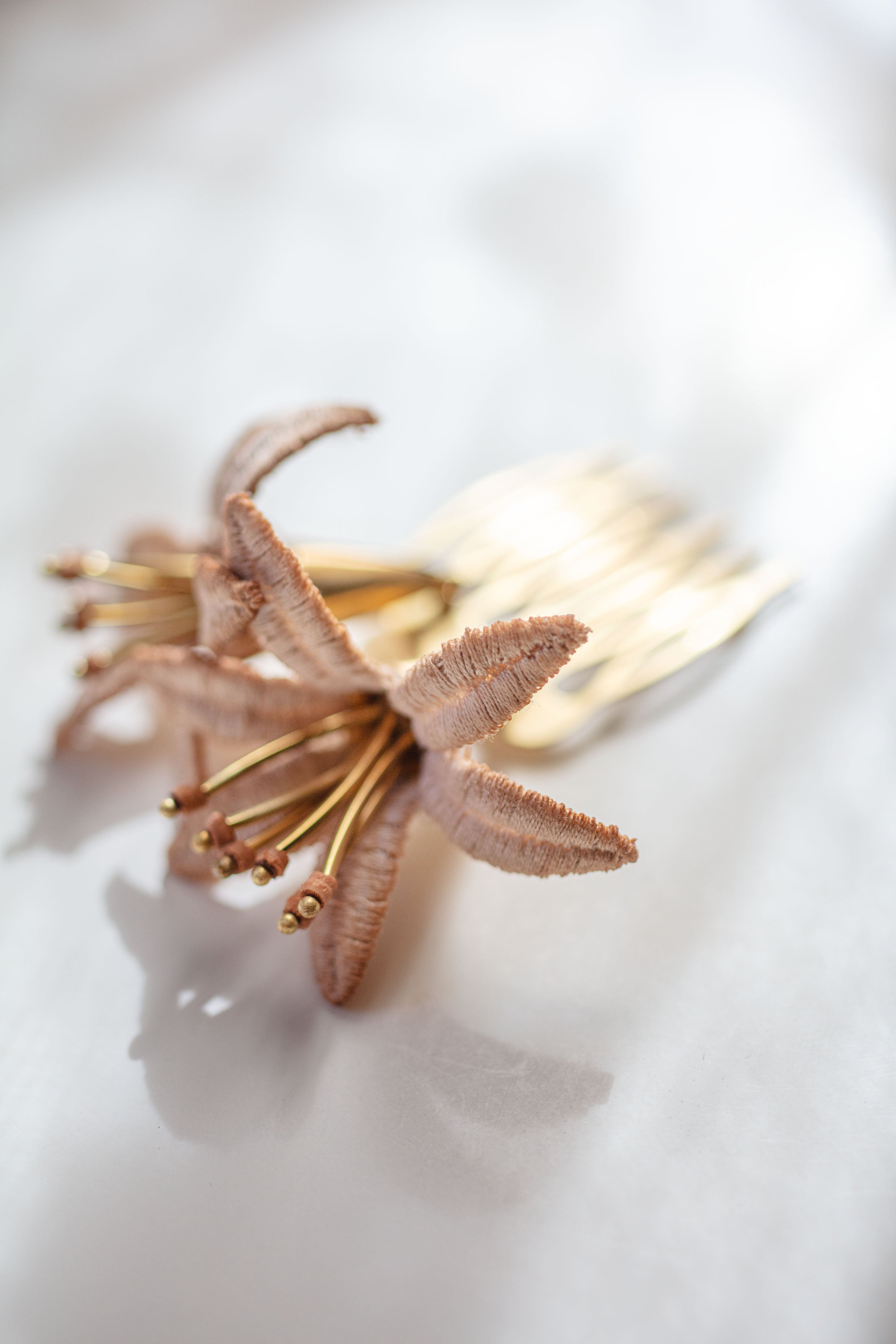 Lilium Hair Comb: Beige