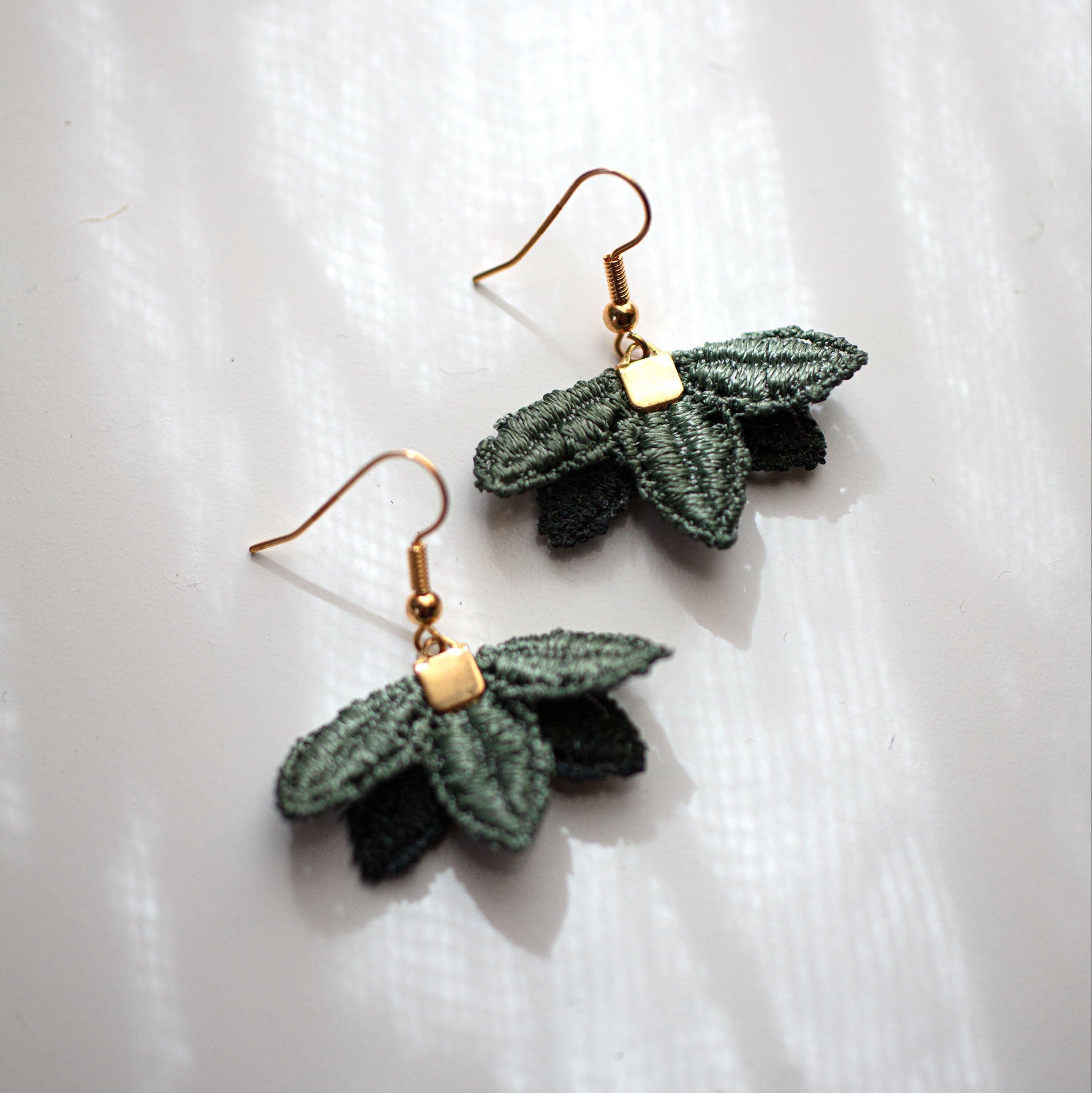 Petalum short earrings: Dark Moss