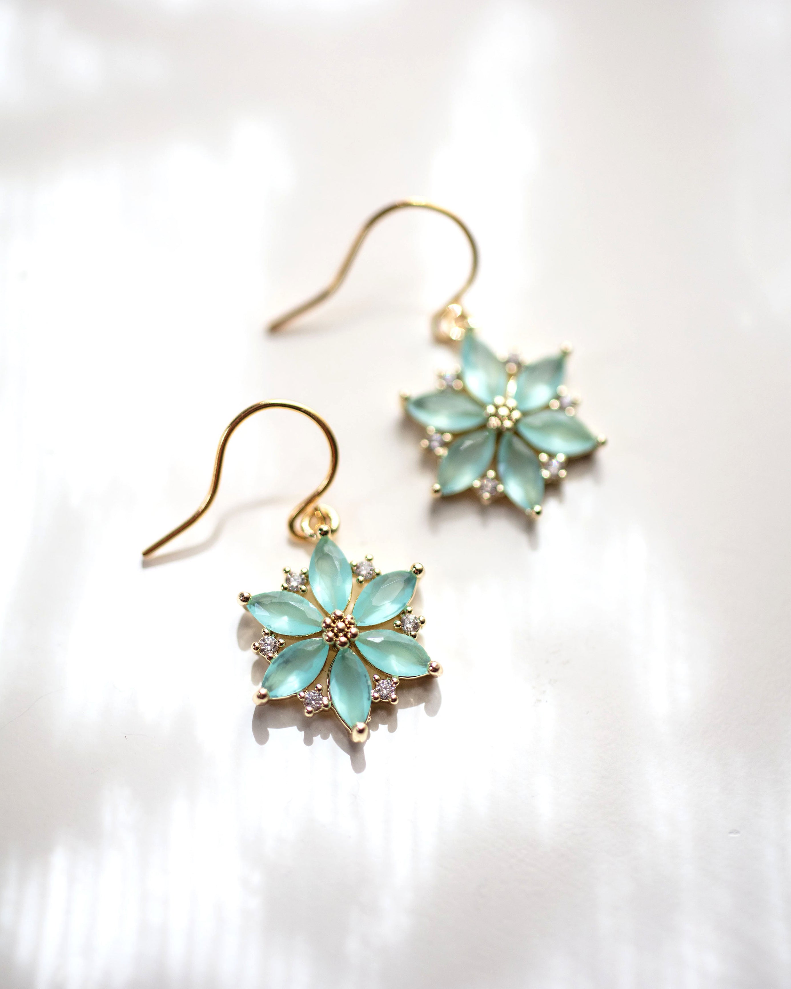 aqua daisy sparkle ac0e517f 2423 4bfe b436 f6ffa050832a