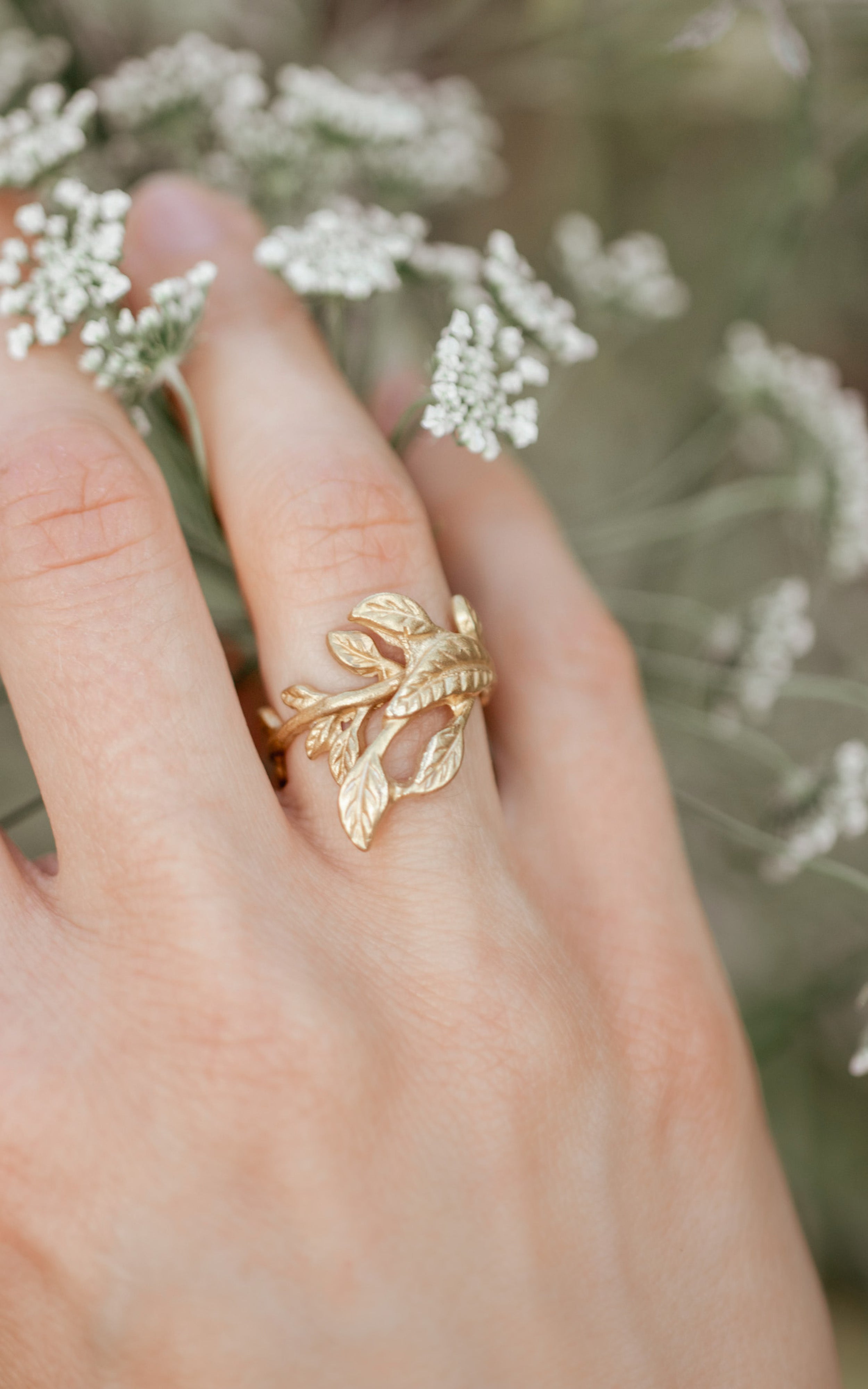 Elegant Leaves Ring