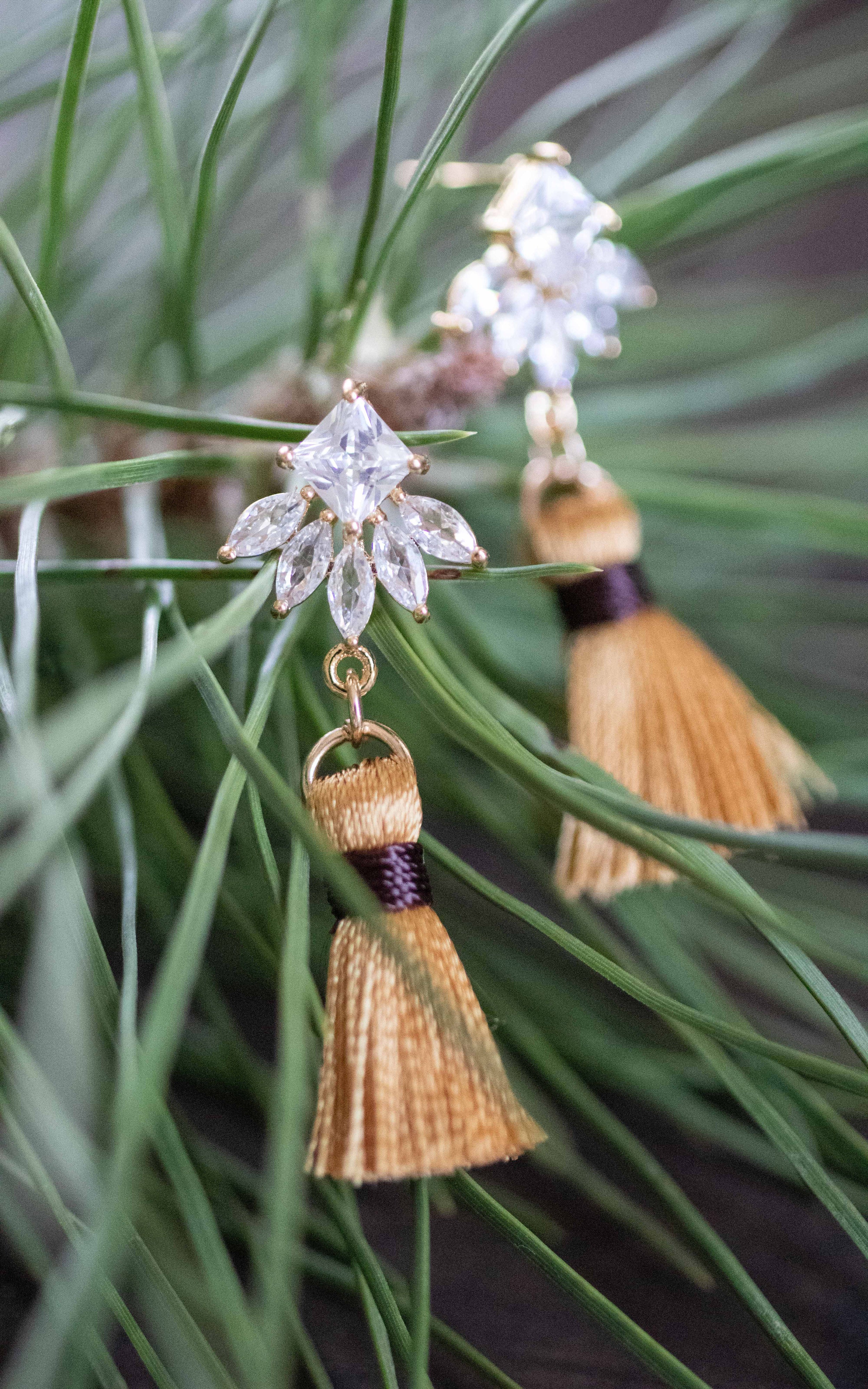 Ochre Tassel Sparkle