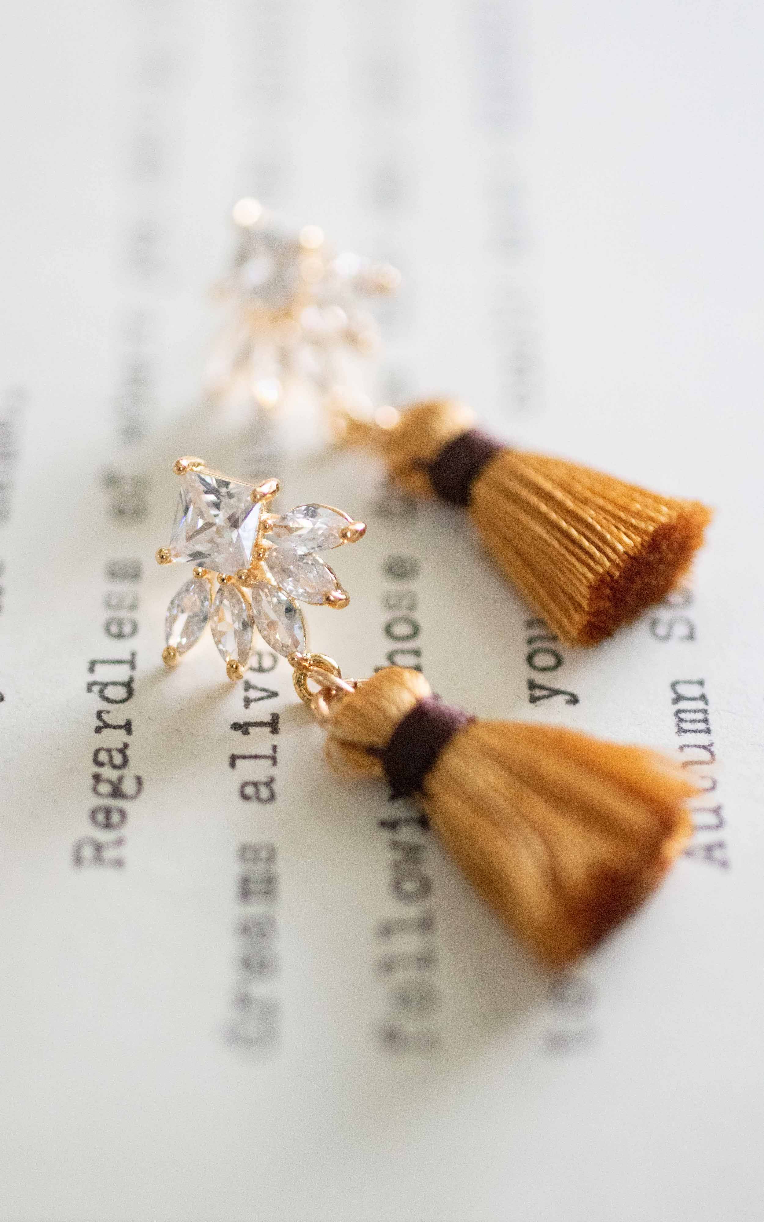 Ochre Tassel Sparkle