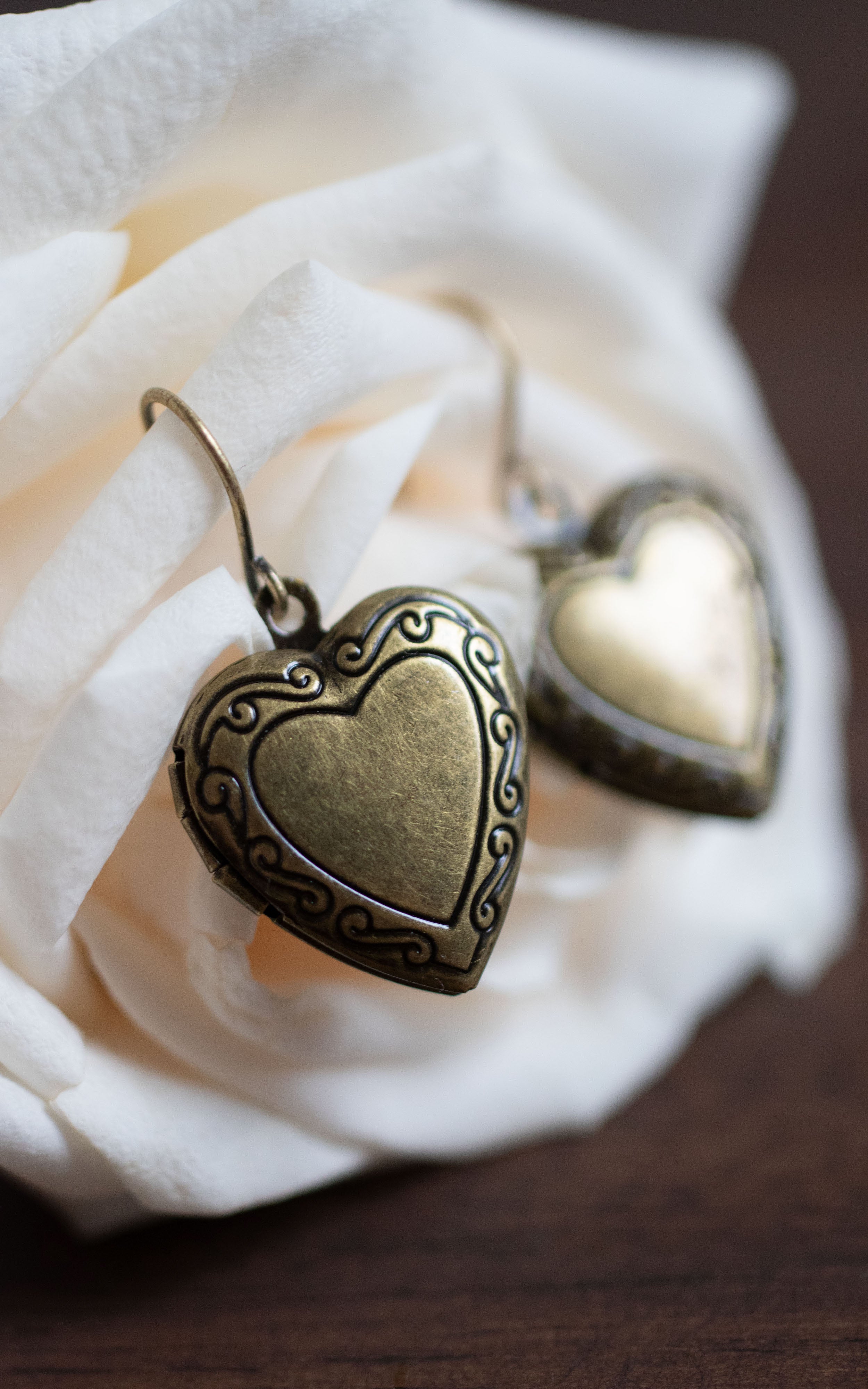 classicheartlocketearrings1