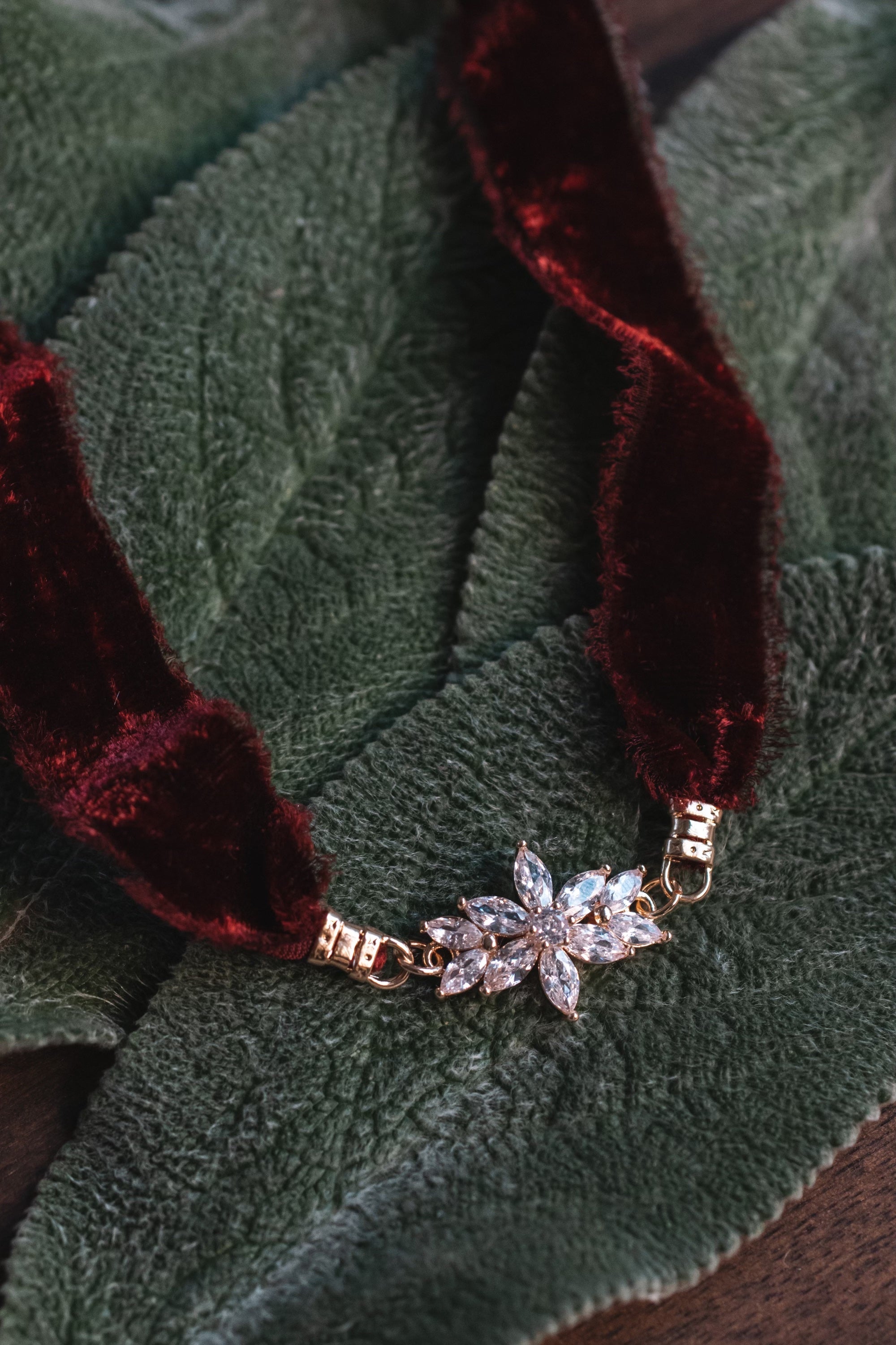 Vintage Rose Forest Flower Velvet Necklace