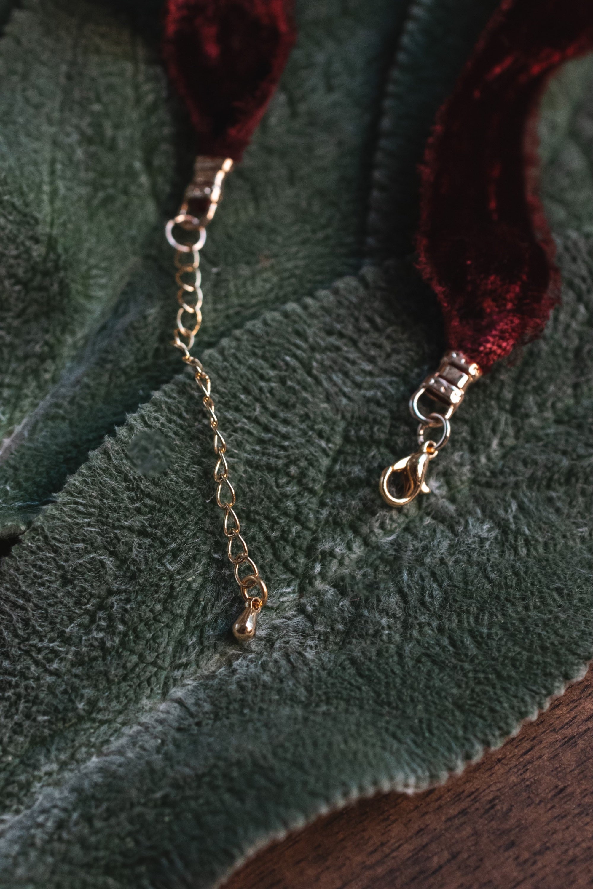 Vintage Rose Forest Flower Velvet Necklace